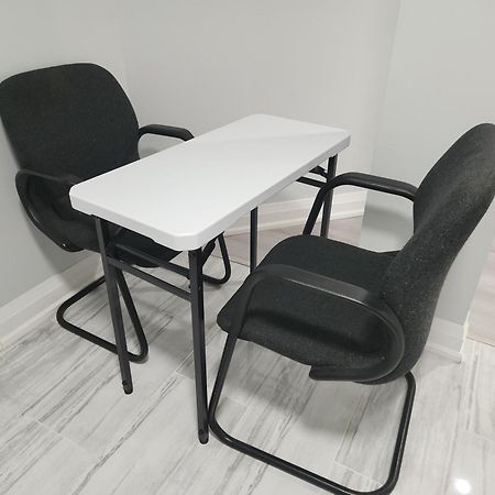Apartment B 2 Bedroom Brampton Ngoại thất bức ảnh