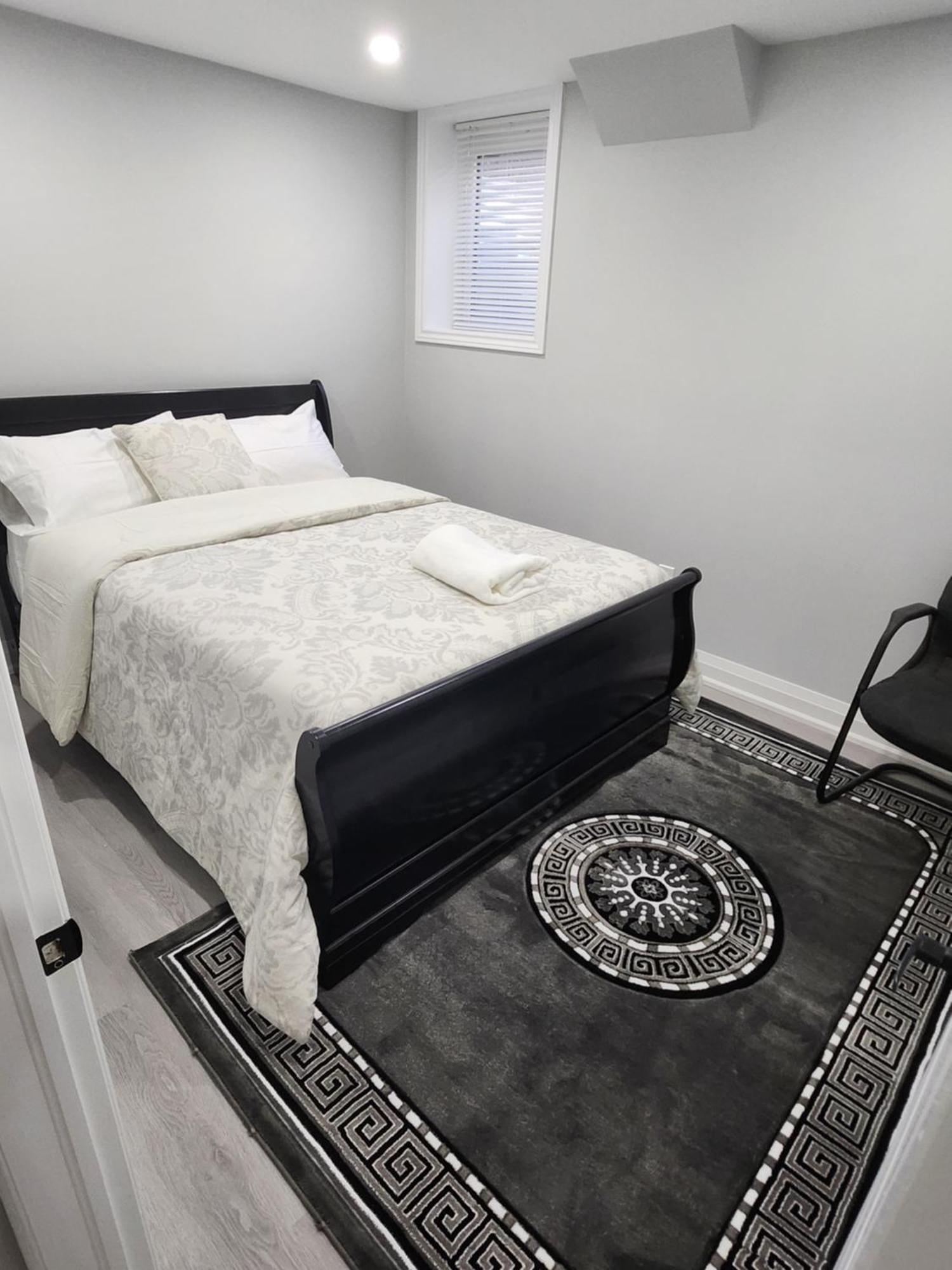 Apartment B 2 Bedroom Brampton Ngoại thất bức ảnh